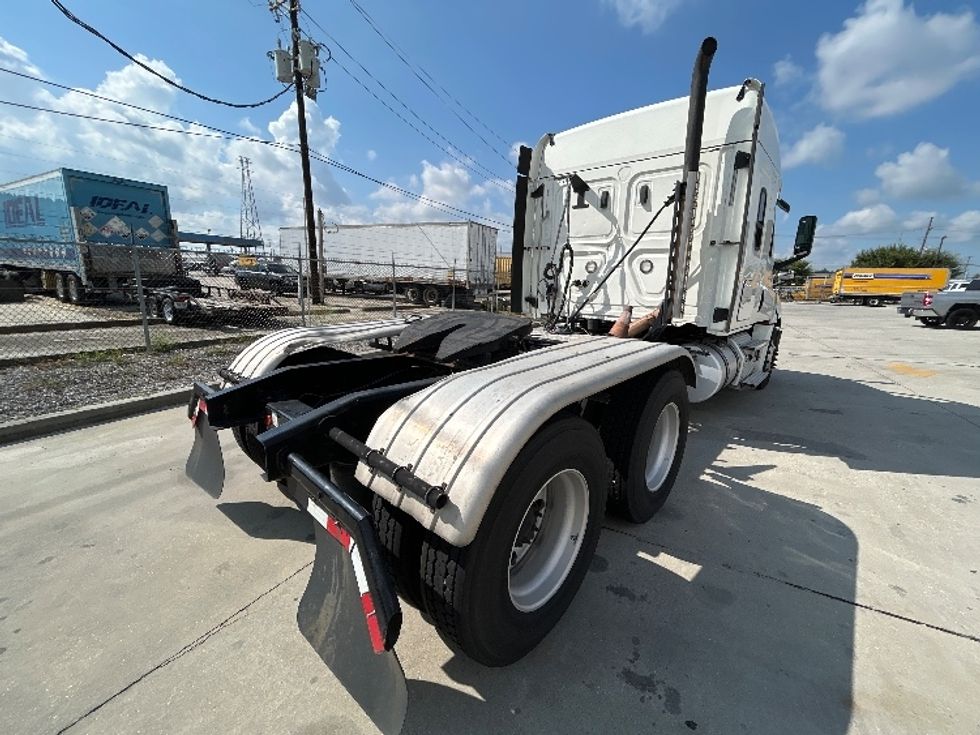 Sleeper Tractor-Heavy Duty Tractors-Freightliner-2020-T12664ST-Hammond-LA-282,543\n\t\tmiles-$ 80,000 - Image 7
