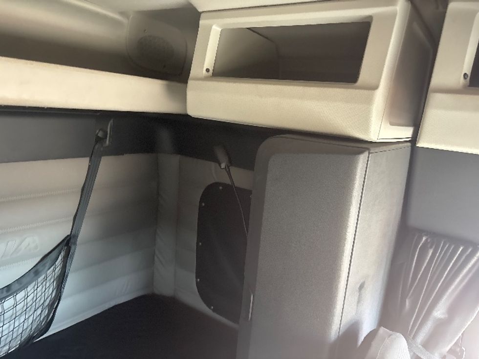 Sleeper Tractor-Heavy Duty Tractors-Freightliner-2020-T12664ST-Hammond-LA-283,064\n\t\tmiles-$ 80,000 - Image 18