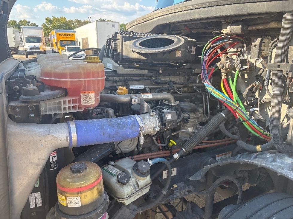 Sleeper Tractor-Heavy Duty Tractors-Freightliner-2020-T12664ST-Hammond-LA-283,064\n\t\tmiles-$ 80,000 - Image 20