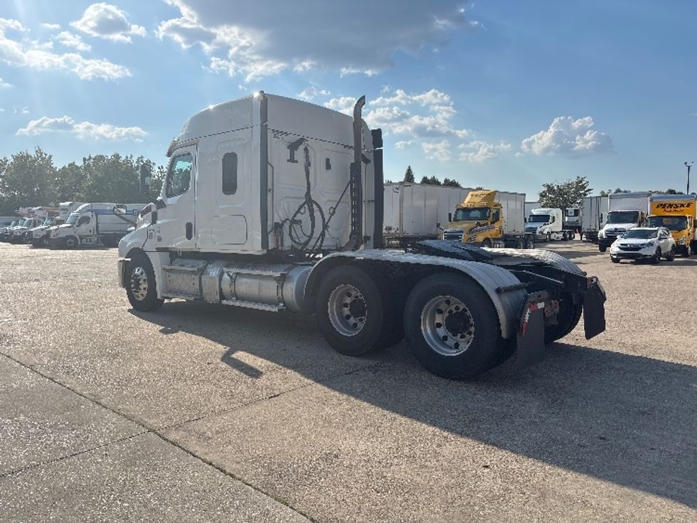 2020 Freightliner Cascadia 126" Sleeper Cab photo 5