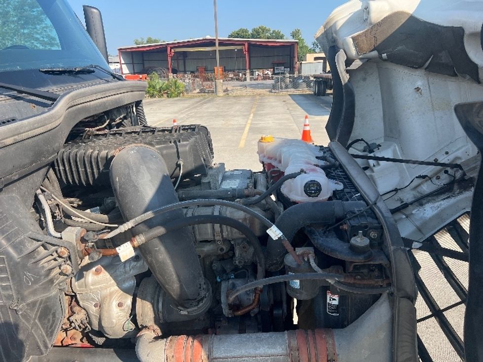 Sleeper Tractor-Heavy Duty Tractors-Freightliner-2020-T12664ST-Hammond-LA-323,494\n\t\tmiles-$ 77,750 - Image 20