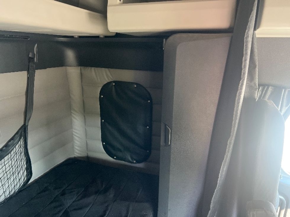 Sleeper Tractor-Heavy Duty Tractors-Freightliner-2020-T12664ST-Hammond-LA-376,542\n\t\tmiles-$ 74,750 - Image 18