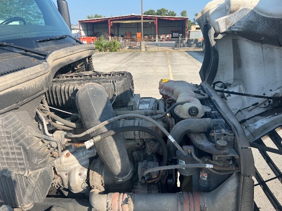 Sleeper Tractor-Heavy Duty Tractors-Freightliner-2020-T12664ST-Hammond-LA-376,542\n\t\tmiles-$ 74,750 - Image 20