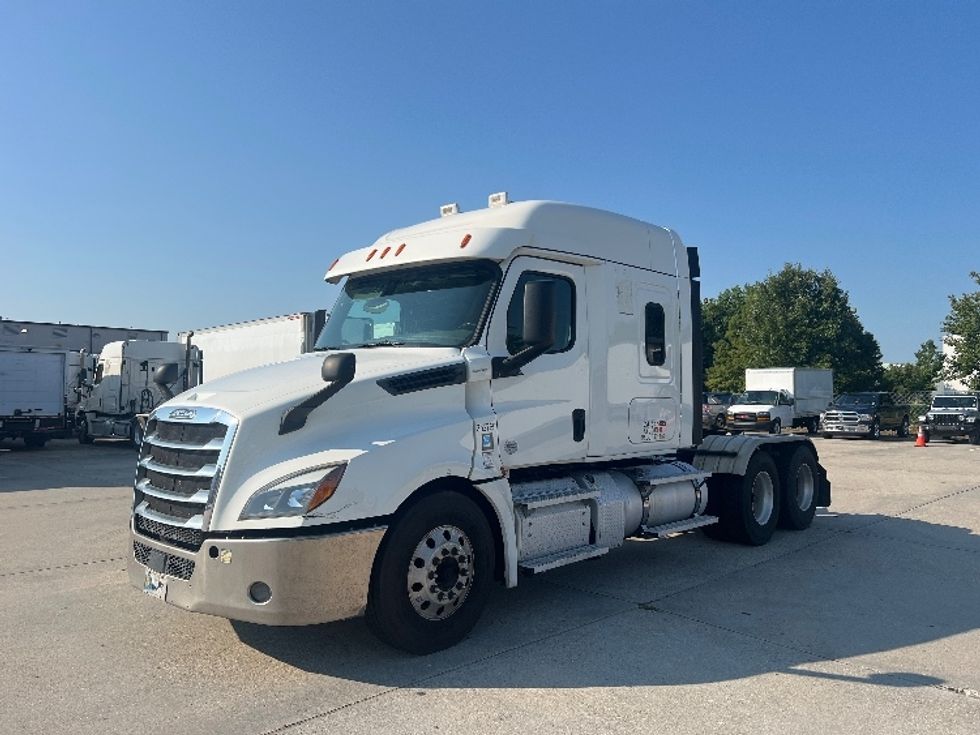 Sleeper Tractor-Heavy Duty Tractors-Freightliner-2020-T12664ST-Hammond-LA-376,542\n\t\tmiles-$ 74,750 - Image 3