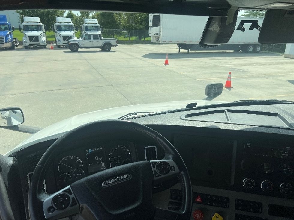 Sleeper Tractor-Heavy Duty Tractors-Freightliner-2020-T12664ST-Hammond-LA-381,429\n\t\tmiles-$ 74,500 - Image 11