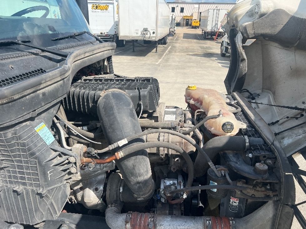 Sleeper Tractor-Heavy Duty Tractors-Freightliner-2020-T12664ST-Hammond-LA-381,429\n\t\tmiles-$ 74,500 - Image 20