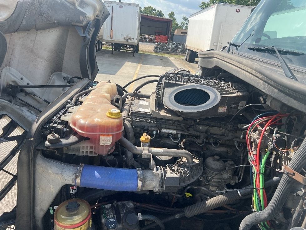 Sleeper Tractor-Heavy Duty Tractors-Freightliner-2020-T12664ST-Hammond-LA-381,429\n\t\tmiles-$ 74,500 - Image 21