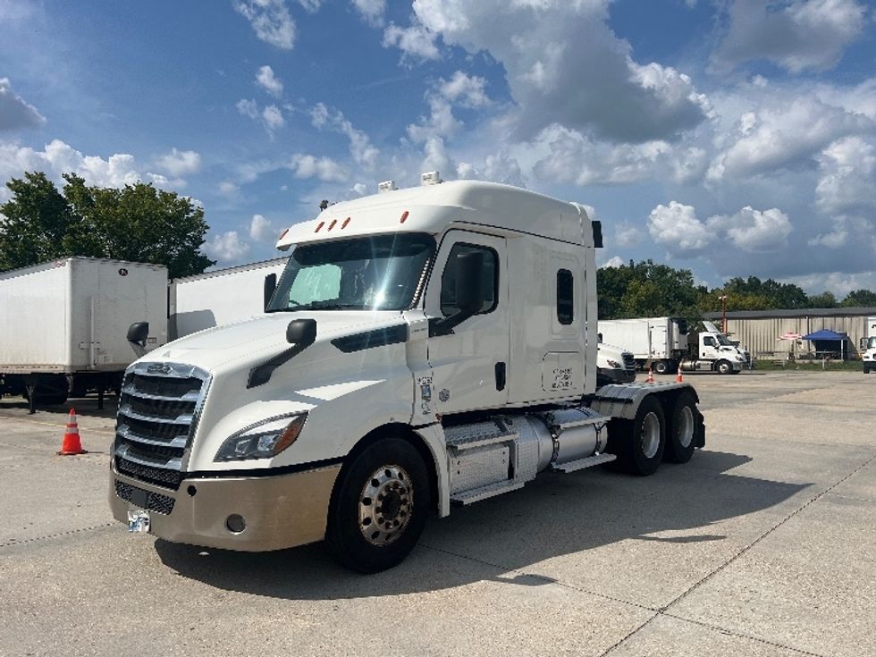 Sleeper Tractor-Heavy Duty Tractors-Freightliner-2020-T12664ST-Hammond-LA-381,429\n\t\tmiles-$ 74,500 - Image 3
