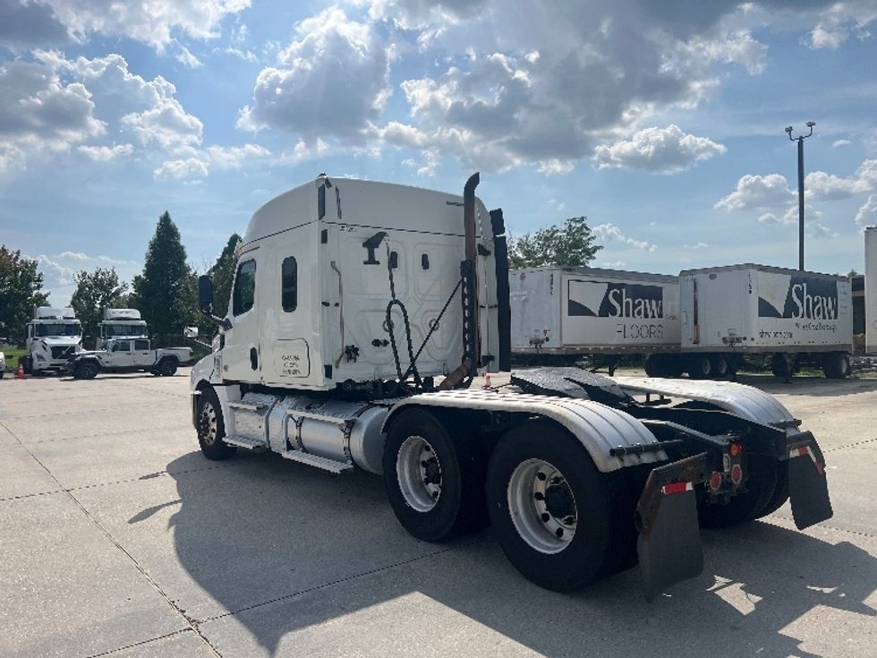 Sleeper Tractor-Heavy Duty Tractors-Freightliner-2020-T12664ST-Hammond-LA-381,429\n\t\tmiles-$ 74,500 - Image 5