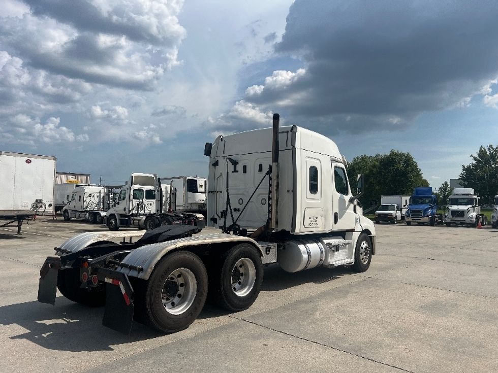 Sleeper Tractor-Heavy Duty Tractors-Freightliner-2020-T12664ST-Hammond-LA-381,429\n\t\tmiles-$ 74,500 - Image 7