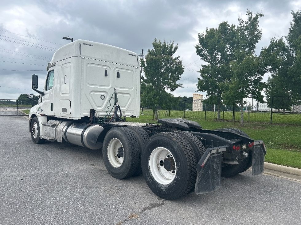 Sleeper Tractor-Heavy Duty Tractors-Freightliner-2020-T12664ST-Hammond-LA-520,758\n\t\tmiles-$ 61,000 - Image 5