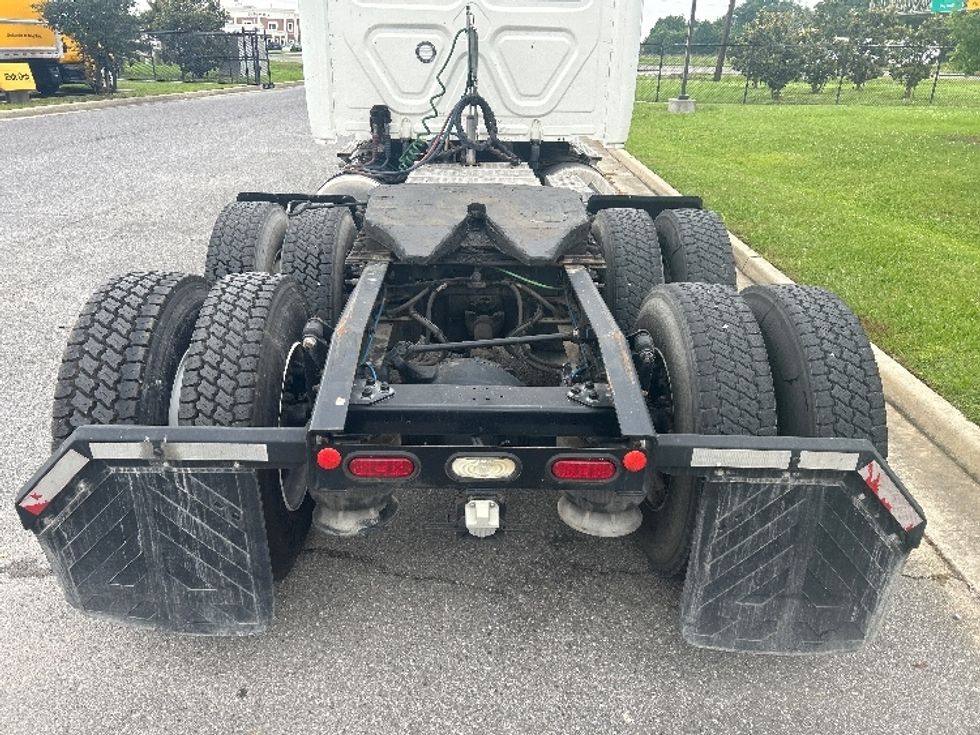 Sleeper Tractor-Heavy Duty Tractors-Freightliner-2020-T12664ST-Hammond-LA-520,758\n\t\tmiles-$ 61,000 - Image 6