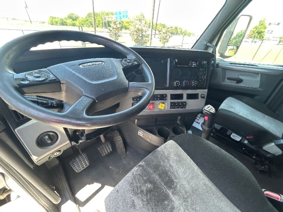 Sleeper Tractor-Heavy Duty Tractors-Freightliner-2020-T12664ST-Hammond-LA-686,282\n\t\tmiles-$ 44,250 - Image 10