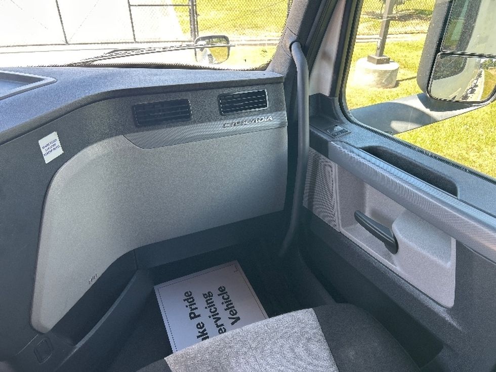 Sleeper Tractor-Heavy Duty Tractors-Freightliner-2020-T12664ST-Hammond-LA-686,282\n\t\tmiles-$ 44,250 - Image 14