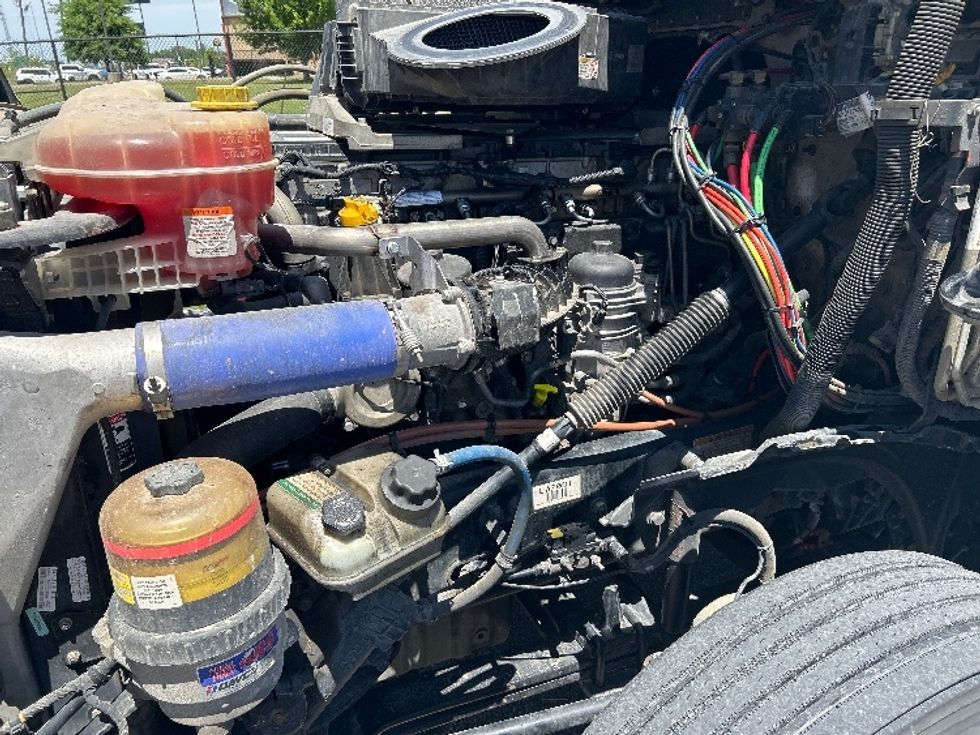 Sleeper Tractor-Heavy Duty Tractors-Freightliner-2020-T12664ST-Hammond-LA-686,282\n\t\tmiles-$ 44,250 - Image 21