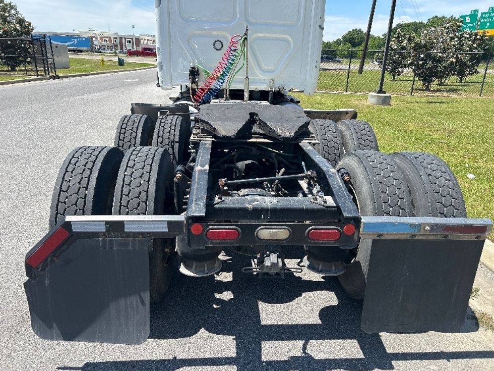 Sleeper Tractor-Heavy Duty Tractors-Freightliner-2020-T12664ST-Hammond-LA-686,282\n\t\tmiles-$ 44,250 - Image 6