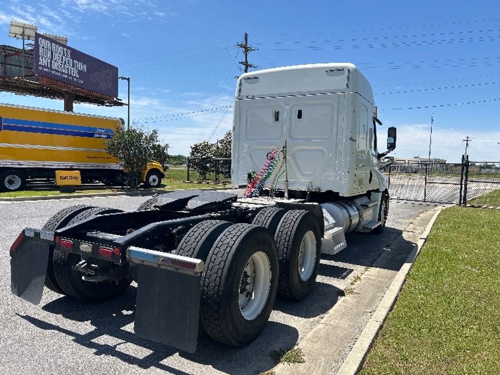 Sleeper Tractor-Heavy Duty Tractors-Freightliner-2020-T12664ST-Hammond-LA-686,282\n\t\tmiles-$ 44,250 - Image 7