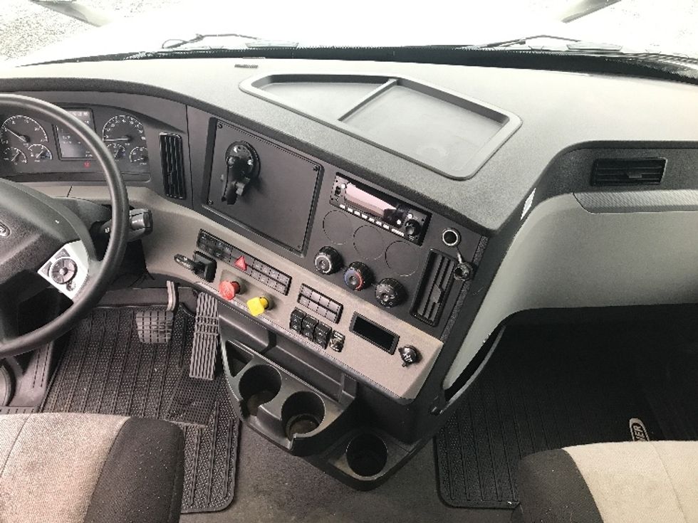 Sleeper Tractor-Heavy Duty Tractors-Freightliner-2020-T12664ST-Harrisburg-PA-374,436\n\t\tmiles-$ 68,000 - Image 12