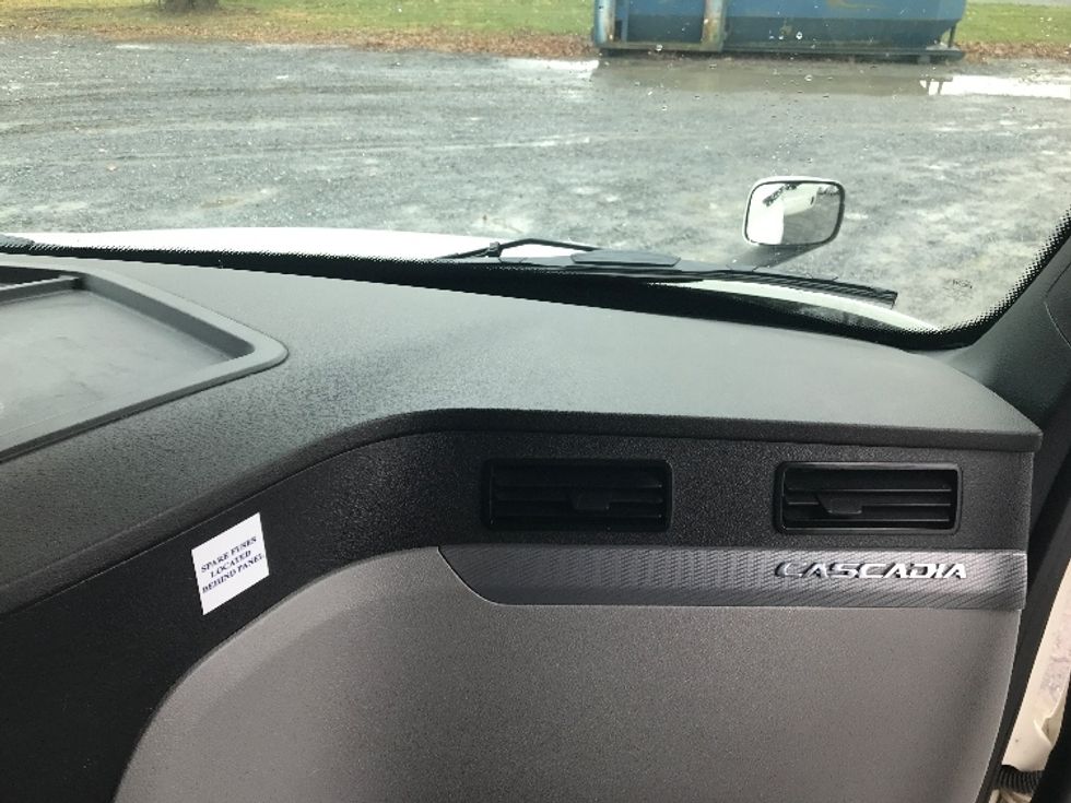 Sleeper Tractor-Heavy Duty Tractors-Freightliner-2020-T12664ST-Harrisburg-PA-374,436\n\t\tmiles-$ 68,000 - Image 14