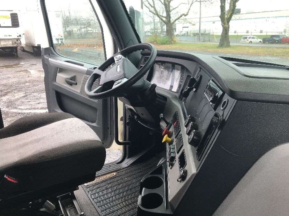 Sleeper Tractor-Heavy Duty Tractors-Freightliner-2020-T12664ST-Harrisburg-PA-374,436\n\t\tmiles-$ 68,000 - Image 15