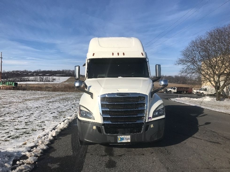 Sleeper Tractor-Heavy Duty Tractors-Freightliner-2020-T12664ST-Harrisburg-PA-374,436\n\t\tmiles-$ 68,000 - Image 2