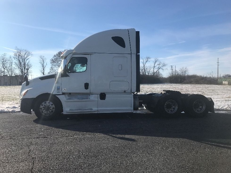 Sleeper Tractor-Heavy Duty Tractors-Freightliner-2020-T12664ST-Harrisburg-PA-374,436\n\t\tmiles-$ 68,000 - Image 4