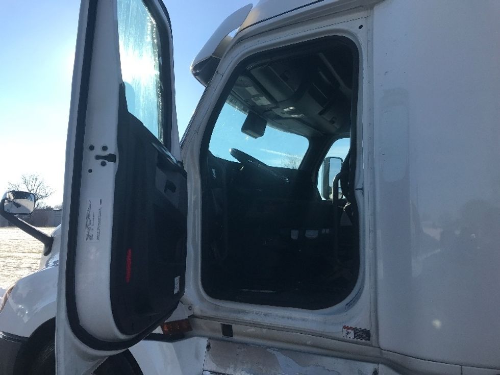 Sleeper Tractor-Heavy Duty Tractors-Freightliner-2020-T12664ST-Harrisburg-PA-374,436\n\t\tmiles-$ 68,000 - Image 9