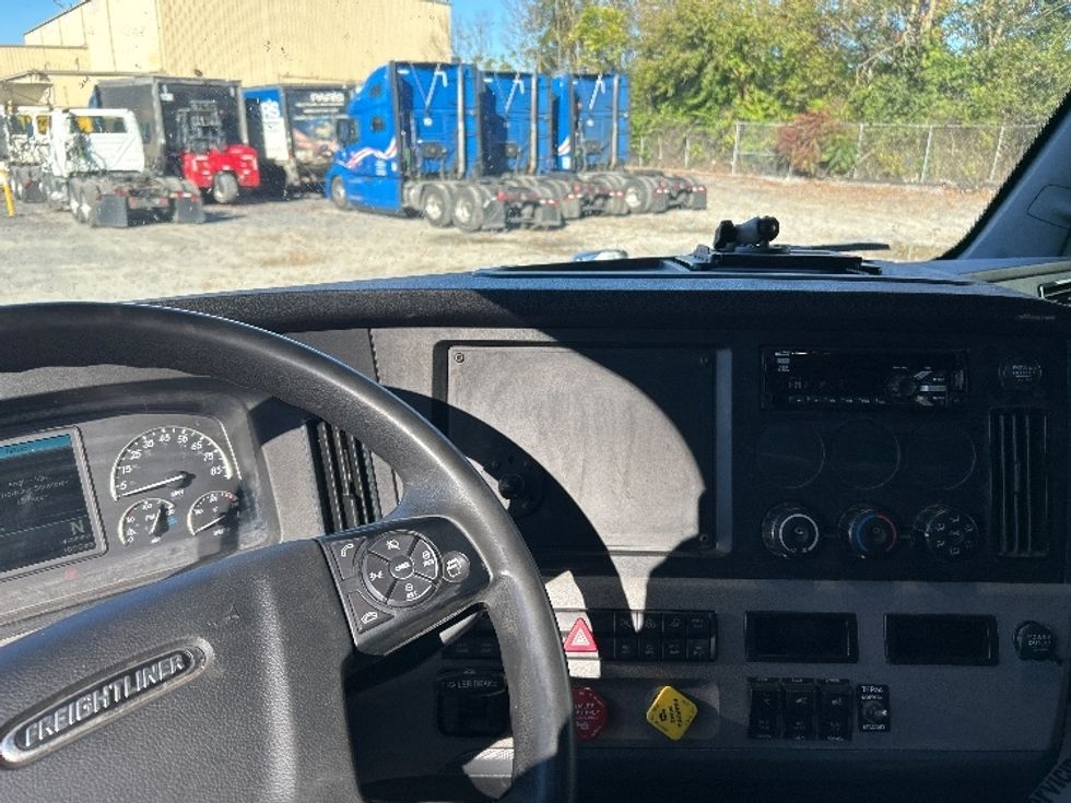 Sleeper Tractor-Heavy Duty Tractors-Freightliner-2020-T12664ST-Harrisburg-PA-471,479\n\t\tmiles-$ 60,750 - Image 10