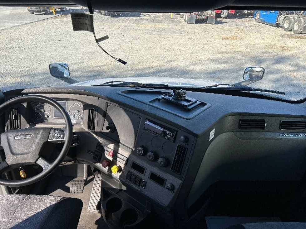 Sleeper Tractor-Heavy Duty Tractors-Freightliner-2020-T12664ST-Harrisburg-PA-471,479\n\t\tmiles-$ 60,750 - Image 12