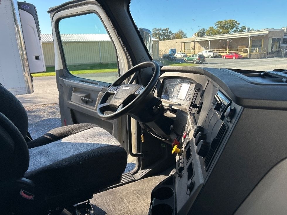 Sleeper Tractor-Heavy Duty Tractors-Freightliner-2020-T12664ST-Harrisburg-PA-471,479\n\t\tmiles-$ 60,750 - Image 15