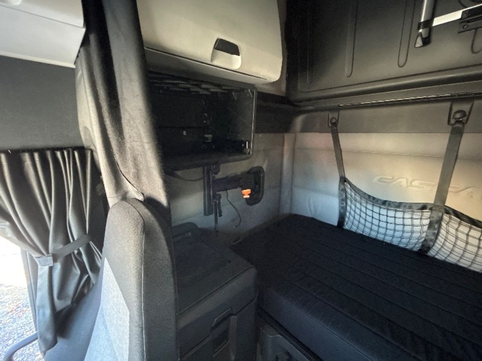 Sleeper Tractor-Heavy Duty Tractors-Freightliner-2020-T12664ST-Harrisburg-PA-471,479\n\t\tmiles-$ 60,750 - Image 19