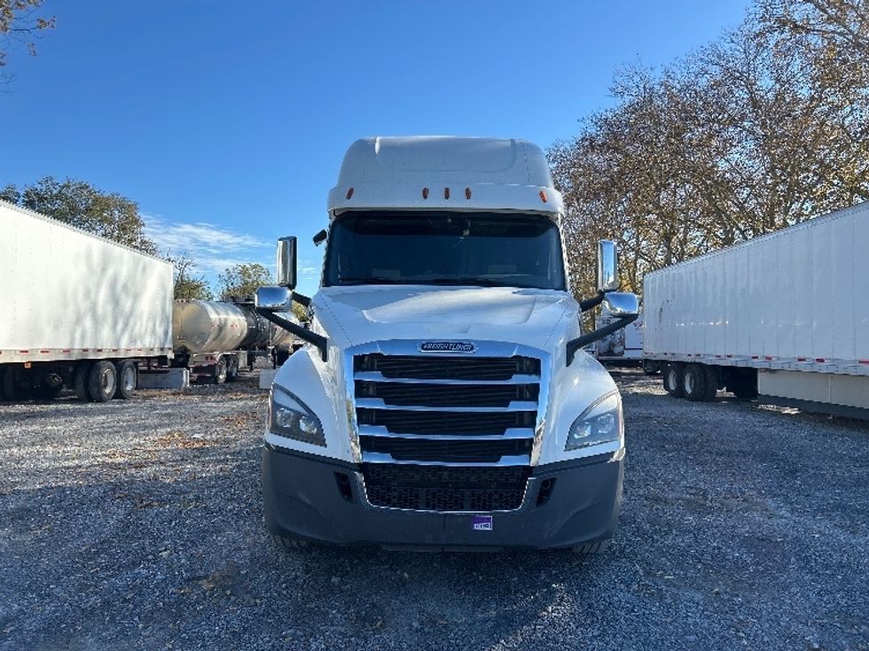 Sleeper Tractor-Heavy Duty Tractors-Freightliner-2020-T12664ST-Harrisburg-PA-471,479\n\t\tmiles-$ 60,750 - Image 2