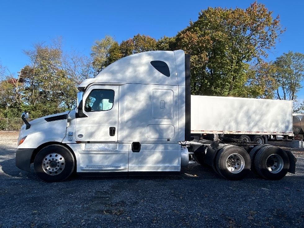 Sleeper Tractor-Heavy Duty Tractors-Freightliner-2020-T12664ST-Harrisburg-PA-471,479\n\t\tmiles-$ 60,750 - Image 4