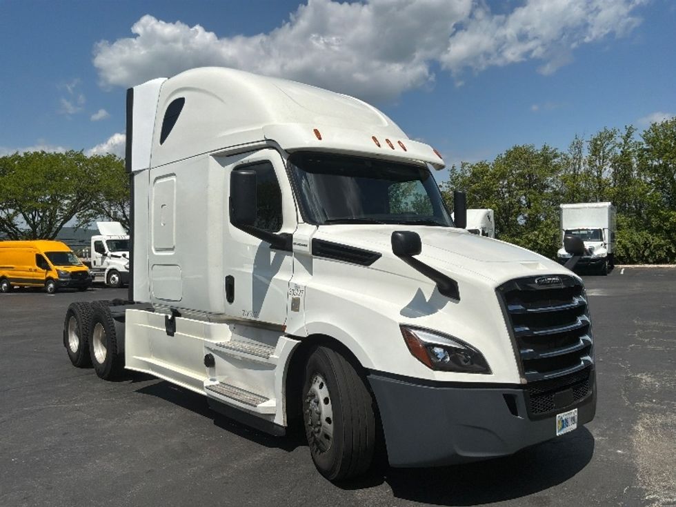 Sleeper Tractor-Heavy Duty Tractors-Freightliner-2020-T12664ST-Harrisburg-PA-551,170\n\t\tmiles-$ 57,500 - Image 1