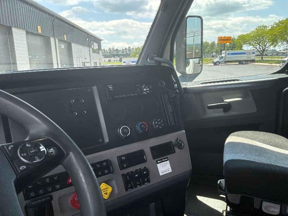 Sleeper Tractor-Heavy Duty Tractors-Freightliner-2020-T12664ST-Harrisburg-PA-551,170\n\t\tmiles-$ 57,500 - Image 12