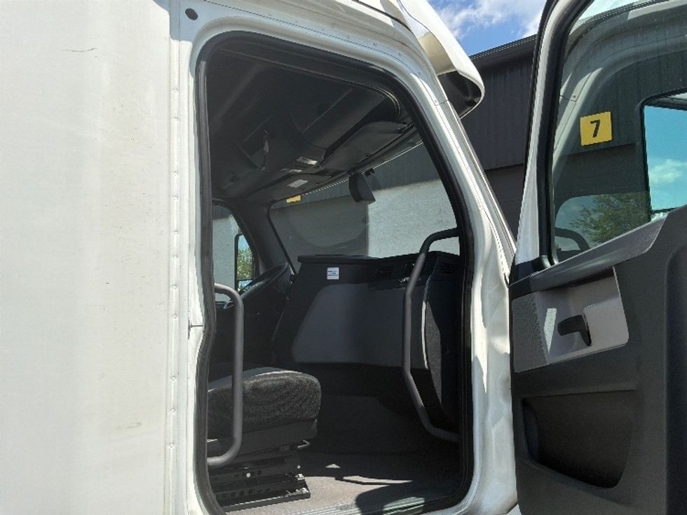Sleeper Tractor-Heavy Duty Tractors-Freightliner-2020-T12664ST-Harrisburg-PA-551,170\n\t\tmiles-$ 57,500 - Image 13
