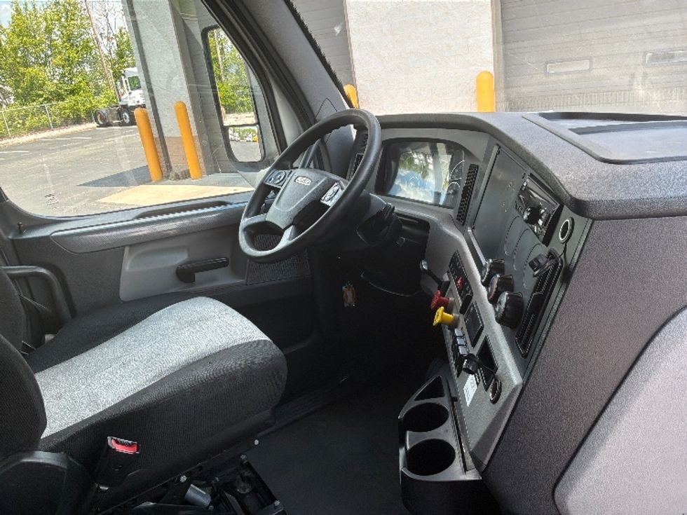 Sleeper Tractor-Heavy Duty Tractors-Freightliner-2020-T12664ST-Harrisburg-PA-551,170\n\t\tmiles-$ 57,500 - Image 15