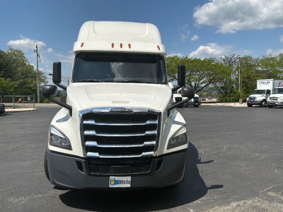 Sleeper Tractor-Heavy Duty Tractors-Freightliner-2020-T12664ST-Harrisburg-PA-551,170\n\t\tmiles-$ 57,500 - Image 2