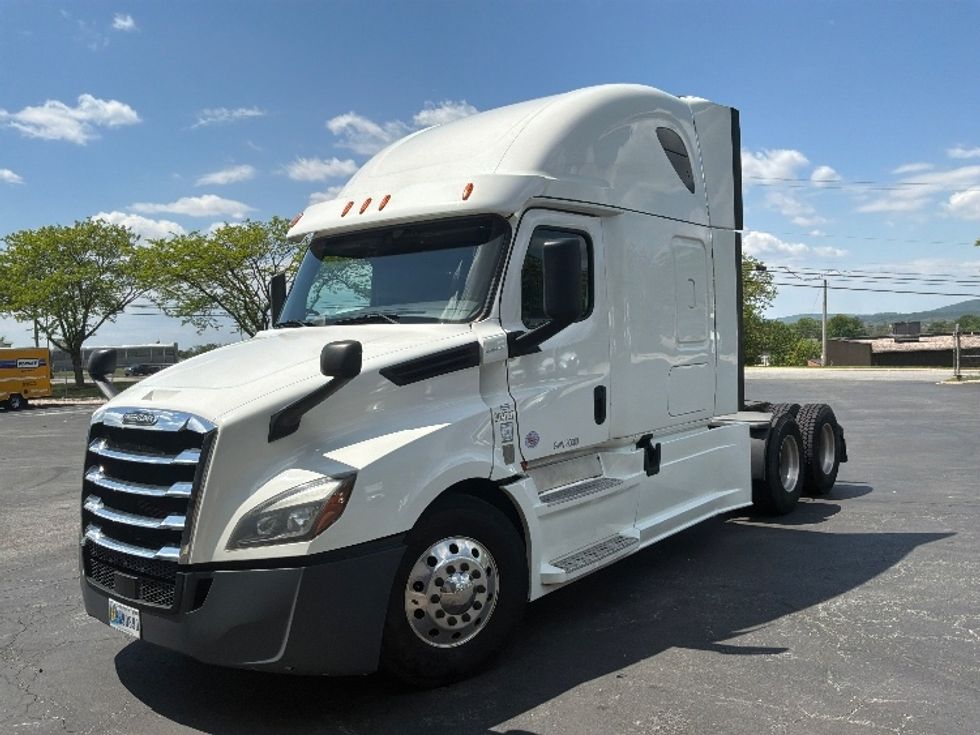 Sleeper Tractor-Heavy Duty Tractors-Freightliner-2020-T12664ST-Harrisburg-PA-551,170\n\t\tmiles-$ 57,500 - Image 3