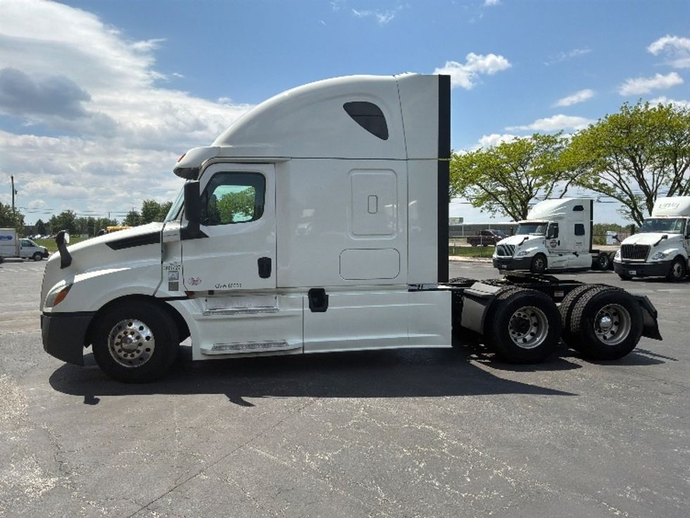 Sleeper Tractor-Heavy Duty Tractors-Freightliner-2020-T12664ST-Harrisburg-PA-551,170\n\t\tmiles-$ 57,500 - Image 4