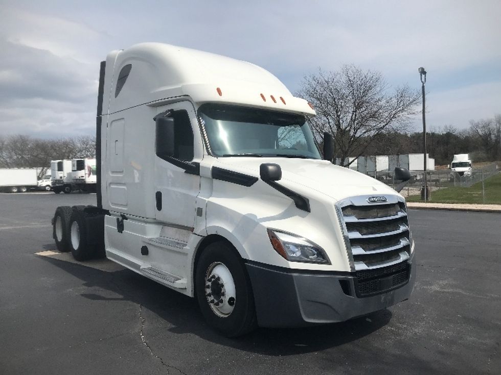 Sleeper Tractor-Heavy Duty Tractors-Freightliner-2020-T12664ST-Harrisburg-PA-566,394\n\t\tmiles-$ 51,250 - Image 1