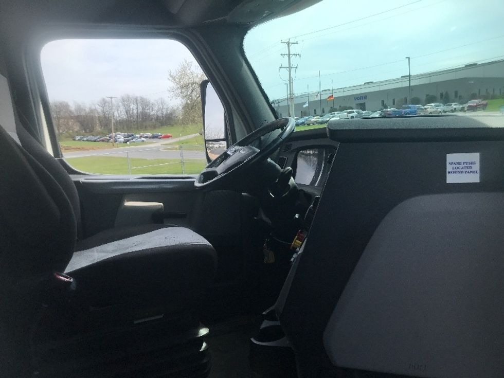 Sleeper Tractor-Heavy Duty Tractors-Freightliner-2020-T12664ST-Harrisburg-PA-566,394\n\t\tmiles-$ 51,250 - Image 15