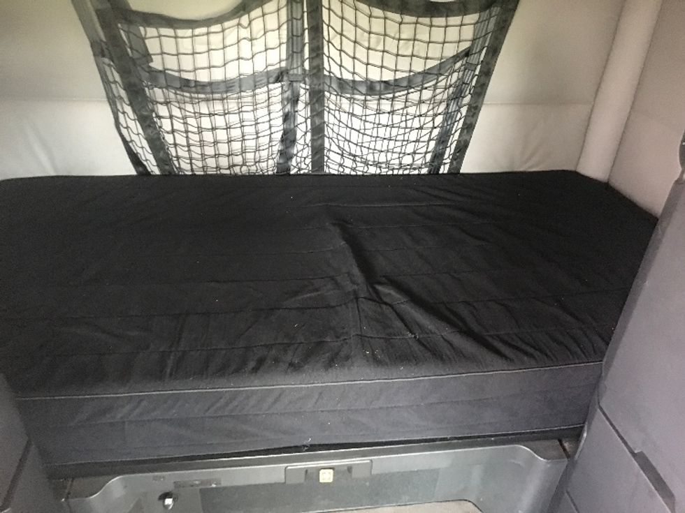 Sleeper Tractor-Heavy Duty Tractors-Freightliner-2020-T12664ST-Harrisburg-PA-566,394\n\t\tmiles-$ 51,250 - Image 16