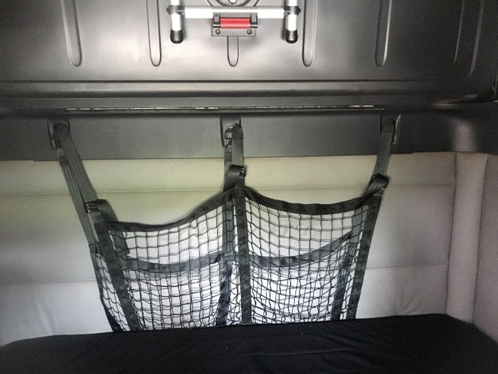 Sleeper Tractor-Heavy Duty Tractors-Freightliner-2020-T12664ST-Harrisburg-PA-566,394\n\t\tmiles-$ 51,250 - Image 17