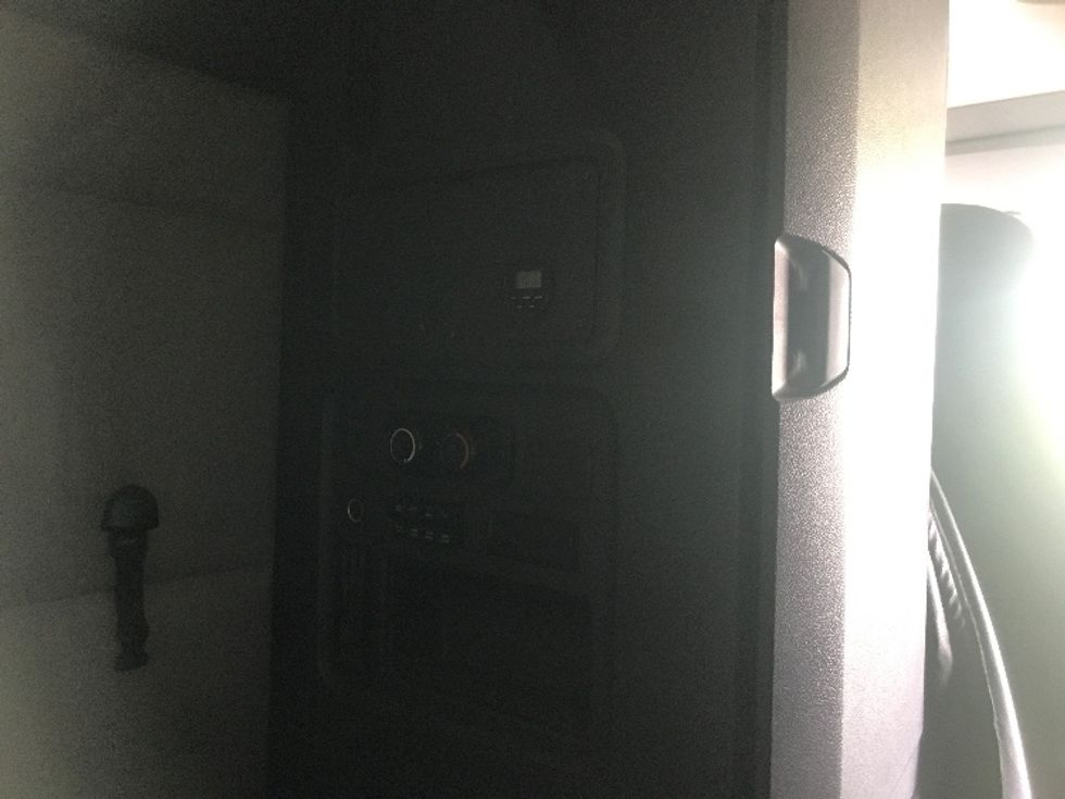 Sleeper Tractor-Heavy Duty Tractors-Freightliner-2020-T12664ST-Harrisburg-PA-566,394\n\t\tmiles-$ 51,250 - Image 18