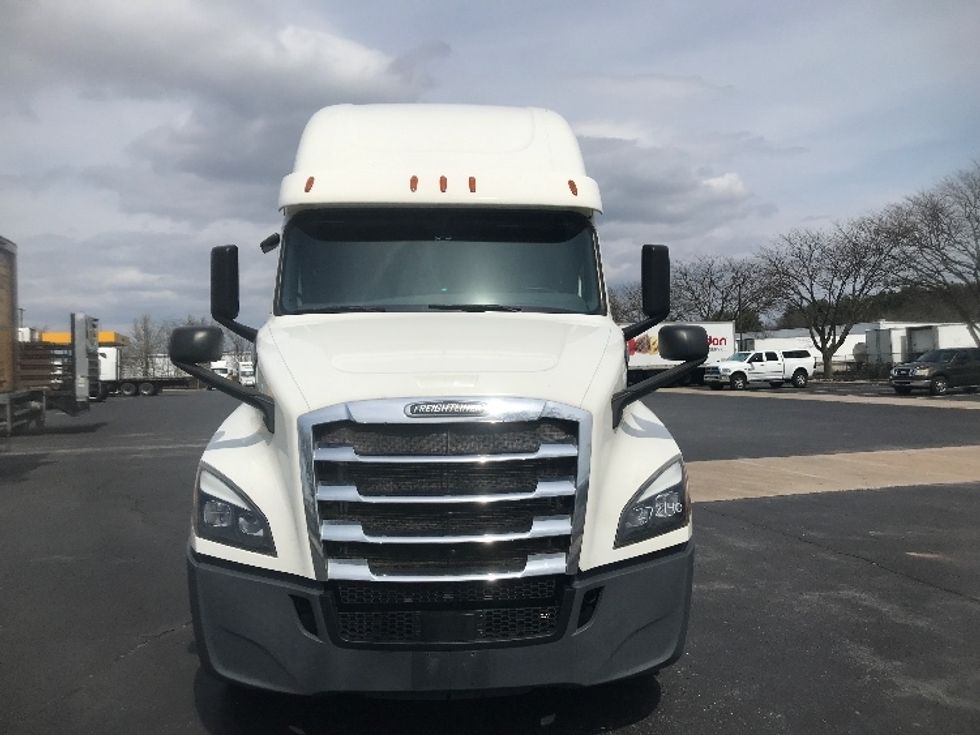 Sleeper Tractor-Heavy Duty Tractors-Freightliner-2020-T12664ST-Harrisburg-PA-566,394\n\t\tmiles-$ 51,250 - Image 2