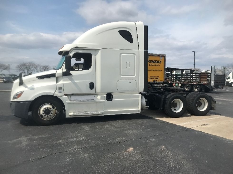 Sleeper Tractor-Heavy Duty Tractors-Freightliner-2020-T12664ST-Harrisburg-PA-566,394\n\t\tmiles-$ 51,250 - Image 4