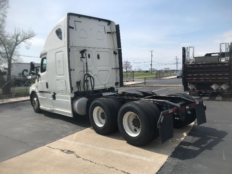 Sleeper Tractor-Heavy Duty Tractors-Freightliner-2020-T12664ST-Harrisburg-PA-566,394\n\t\tmiles-$ 51,250 - Image 5