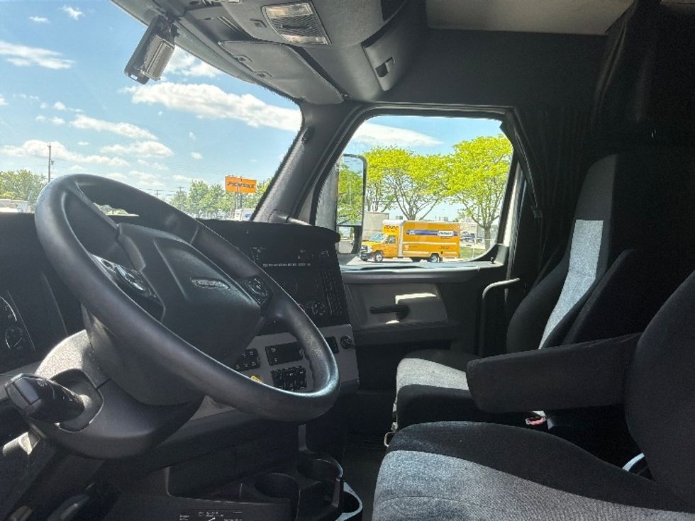 Sleeper Tractor-Heavy Duty Tractors-Freightliner-2020-T12664ST-Harrisburg-PA-716,384\n\t\tmiles-$ 45,000 - Image 10