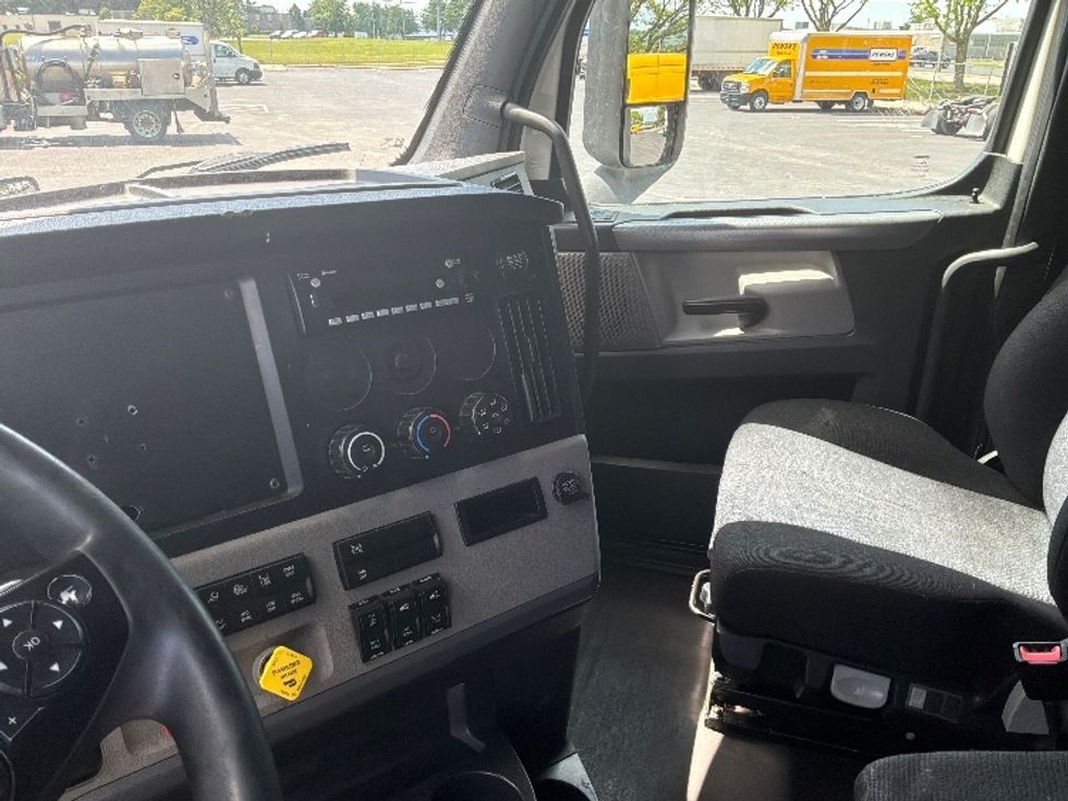 Sleeper Tractor-Heavy Duty Tractors-Freightliner-2020-T12664ST-Harrisburg-PA-716,384\n\t\tmiles-$ 45,000 - Image 12